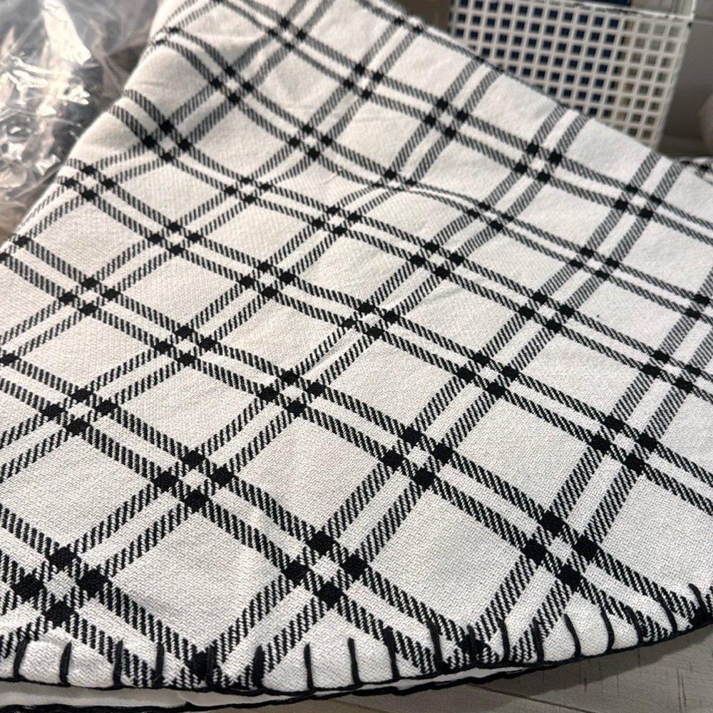 Black White tree skirt